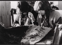 Couture des relais d'une tapisserie de basse lisse, atelier de l'École nationale d'Arts décoratifs d'Aubusson, 1985